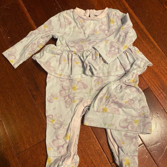 Newborn Baby Sunny Orchids Organic Baby Footie Jumpsuit & Knot Top Hat Set - Picture 2 of 3